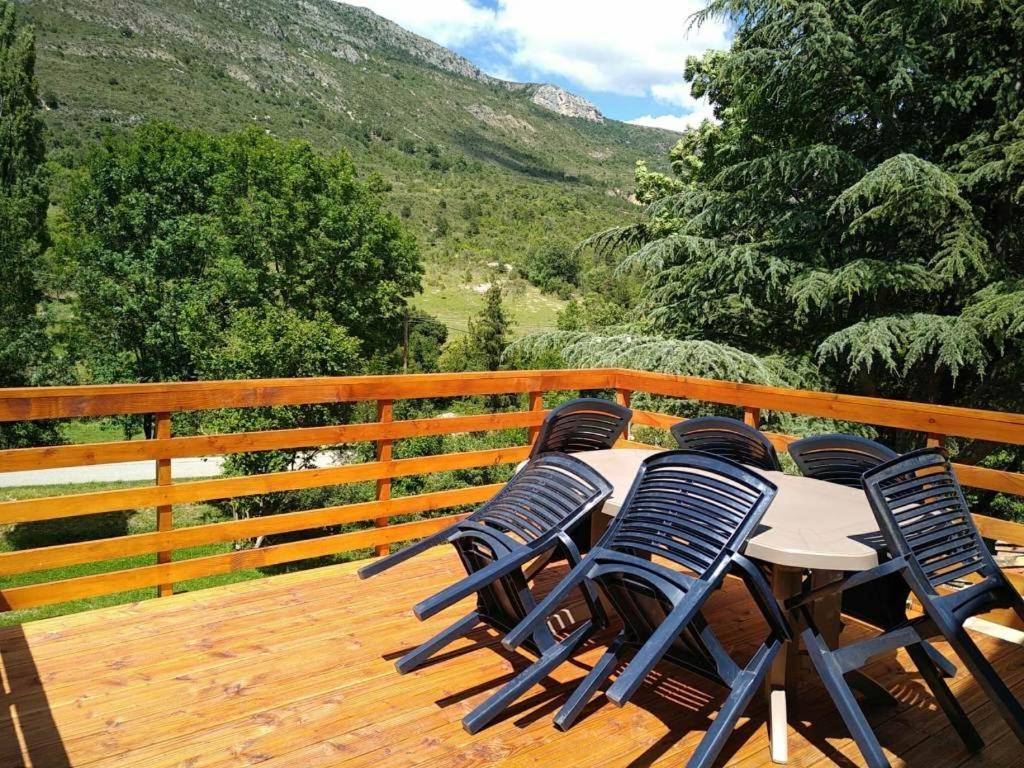 Gite En Haute Provence Montfroc Esterno foto