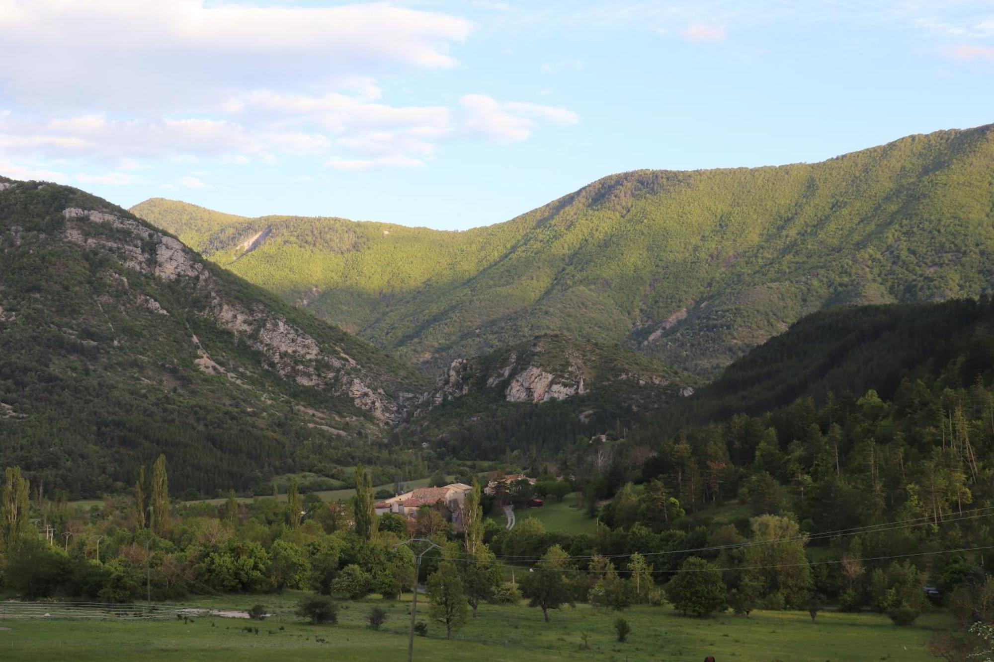 Gite En Haute Provence Montfroc Esterno foto